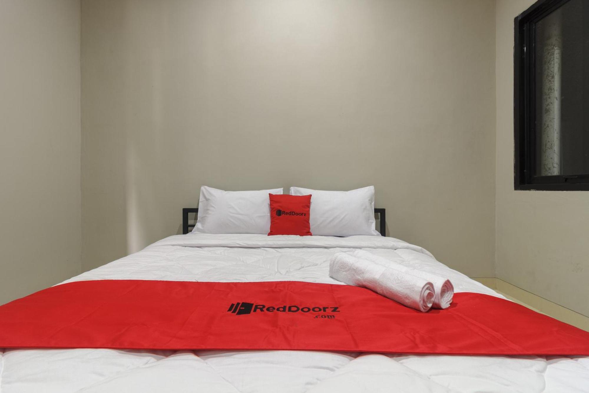 Reddoorz Near Puri Indah Mall ジャカルタ エクステリア 写真