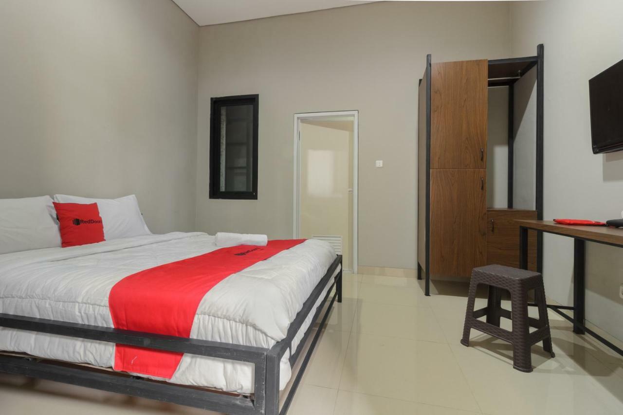 Reddoorz Near Puri Indah Mall ジャカルタ エクステリア 写真